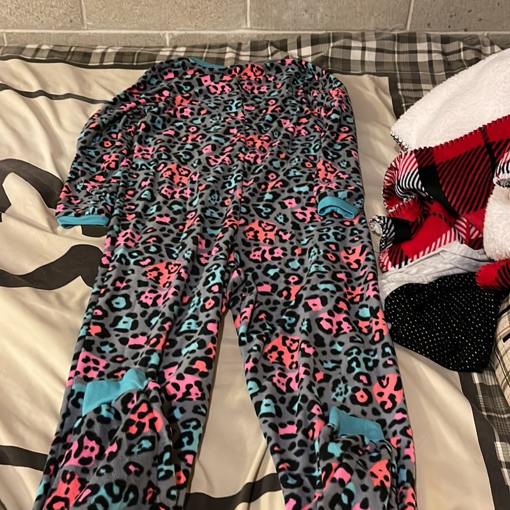 One piece PJ - Picture 2 of 3